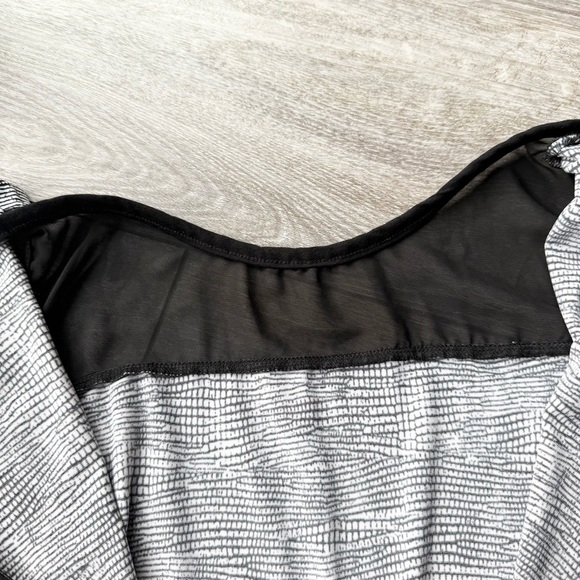 VINCE CAMUTO Sleeveless Scale
Stretchy Imprint Jumpsuit - Picture 14 of 14